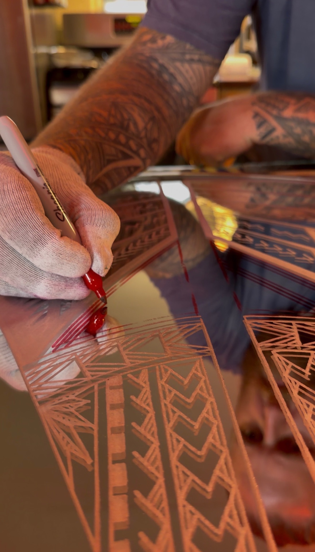 Marking the tatau pattern by hand